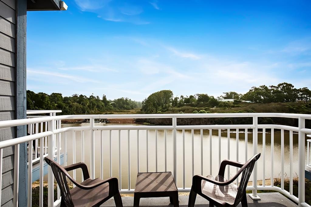 2 Queens Balcony Estuary View