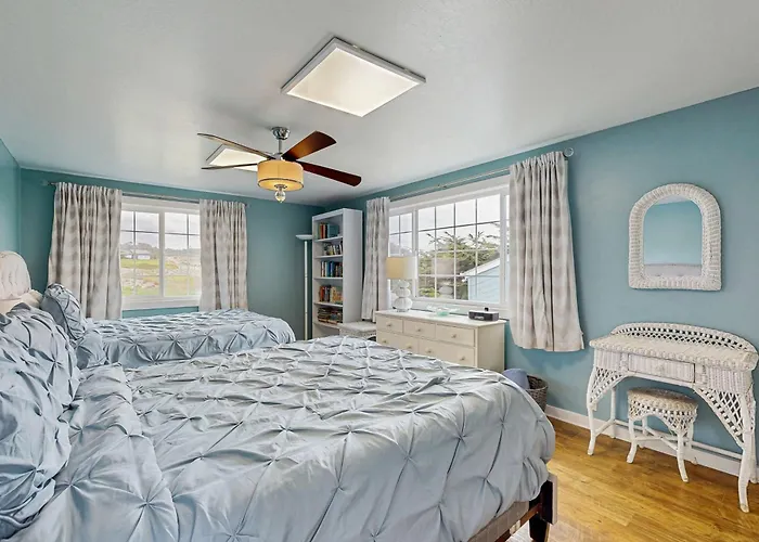 Oceanfront Home-Beach Access Guest House Hot Tub