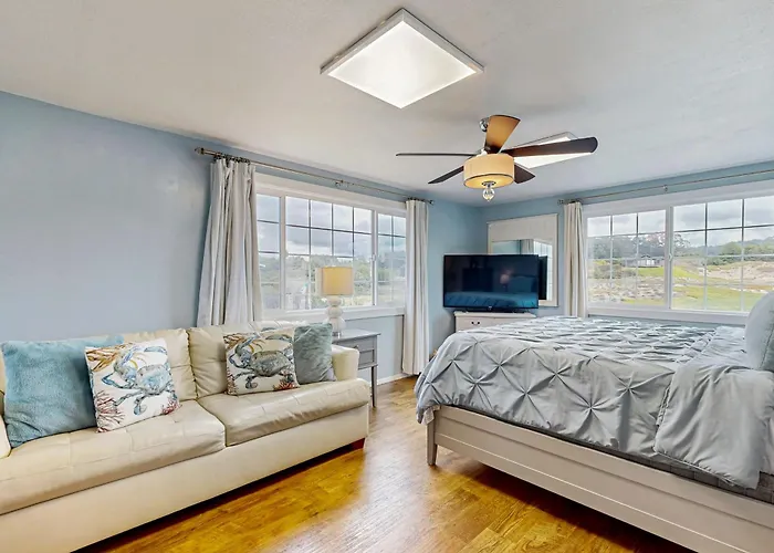Oceanfront Home-Beach Access Guest House Hot Tub