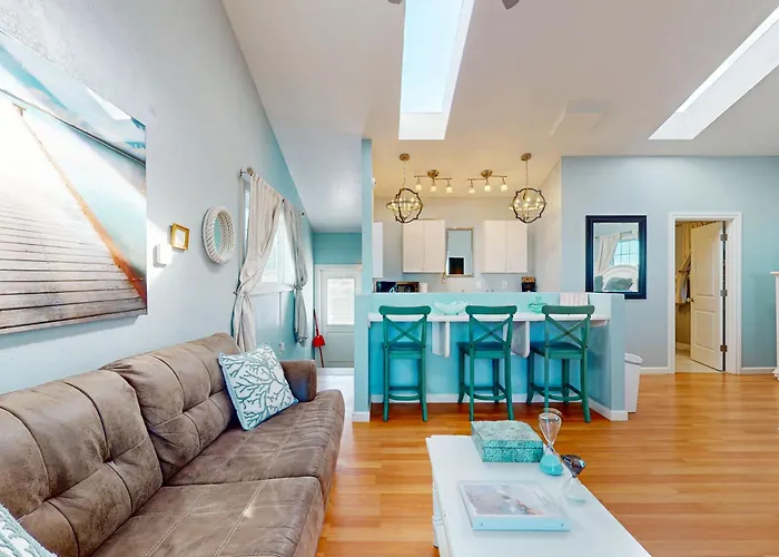 Oceanfront Studio-Beachfront Bliss & Pet-Friendly